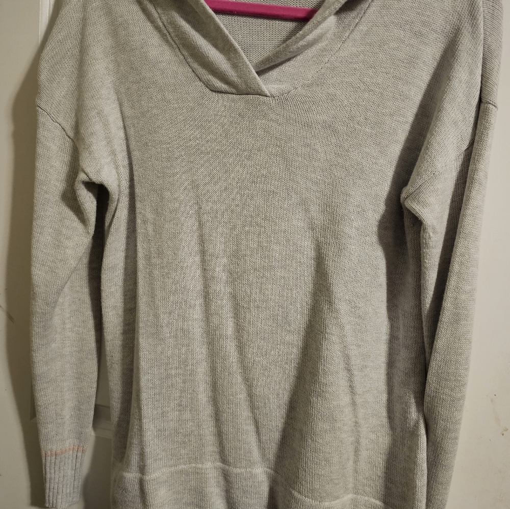 Gray hooded sweather